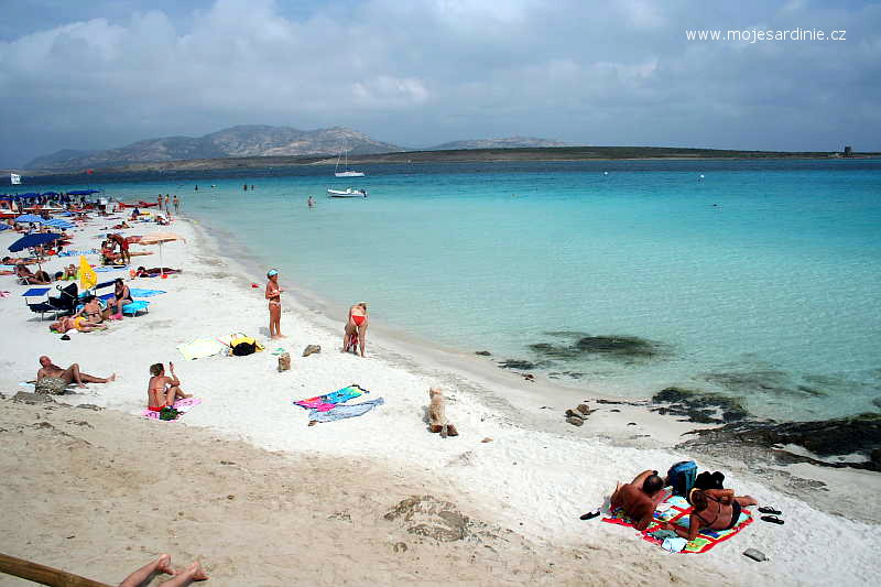 Krásná bílá pláž La Pelosa - severozápad Sardinie